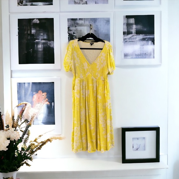 Torrid Emma Mini Swiss Dot Yellow Floral Dress. Size 1. - Picture 4 of 9